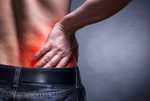 Какви са причините и първа помощ за изгаряне на болката в долната част на гърба