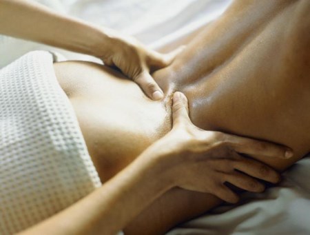 Как да масажирате седалището и лумбосакралния гръбнак