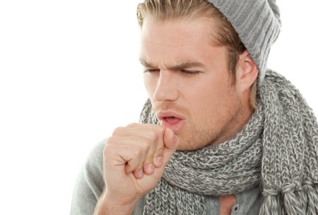 Какво означава болка в гърдите с кашлица, студ, кихане и температура?