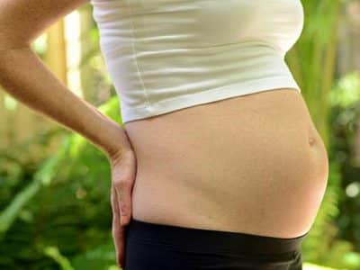 Защо мога да издърпам долната част на гърба в ранна бременност?