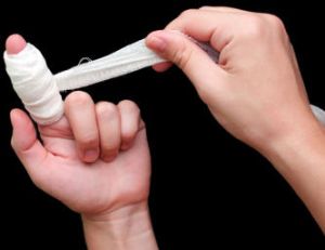 Как да се излекува силната синина на пръста и да не се предизвикват усложнения