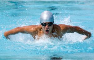 Лечебното плуване е един от начините за преодоляване на остеохондрозата
