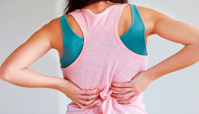 Защо гърбът се нарани в долната част на гръбначния стълб?