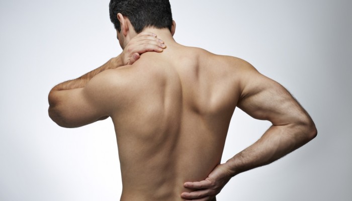Защо се боли горната част на гърба?
