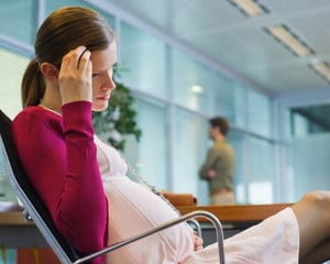 Защо главоболието по време на ранна бременност?