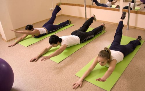 Упражнения за упражнения за гърба с кифоза