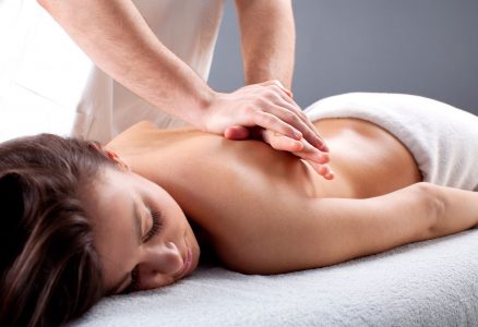 Как да масажирате с кифоза на гръбначния стълб
