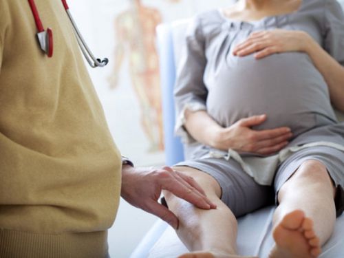 Защо нощта крепи краката на една жена по време на бременност?