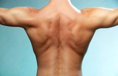 Защо гърбът може да се нарани в областта на макарата?
