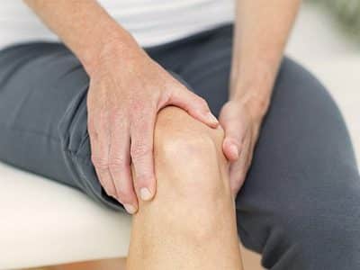 Какво представлява натъртването на коляното?