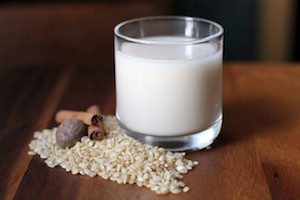 Сусамното мляко е полезно за изпъкналости?