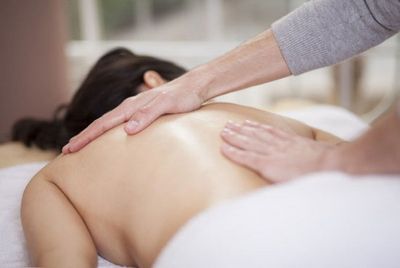 Херния на гръбнака може да масажирам