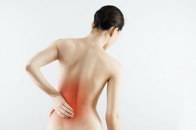 Какво причинява херния в гръбначния стълб