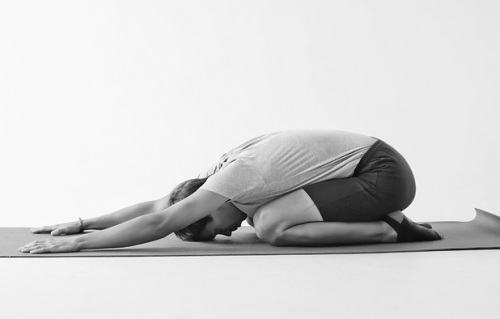 Как да практикуваме йога за обратно в лечението на междуведомствената херния