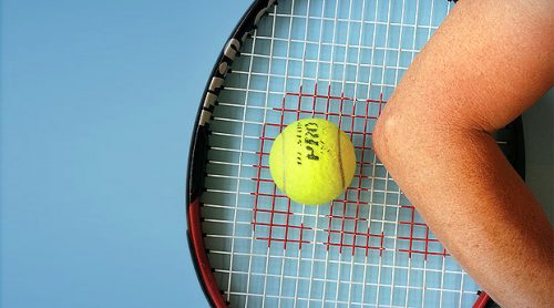 Как се проявява и лекува синдромът на тенис лакътя?