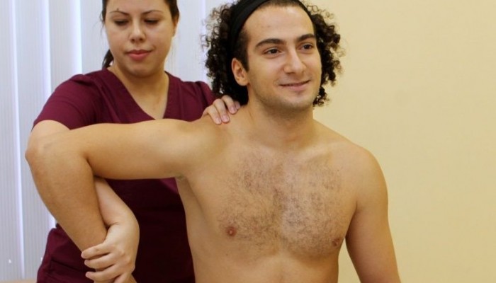 Упражняваща терапия за периартрит по рамото и рамото: упражненията на Попов и Бубновски