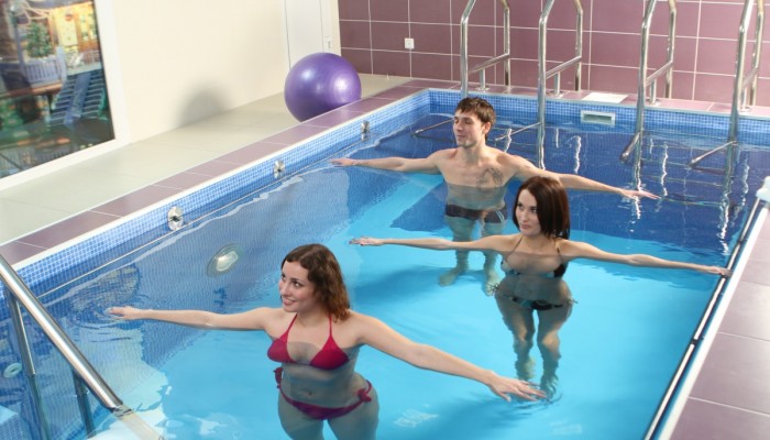 Упражнения във водата за гръбначния стълб