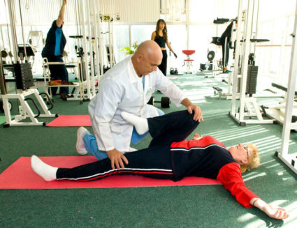 Медицинска гимнастика с артроза на колянната става, набор от упражнения