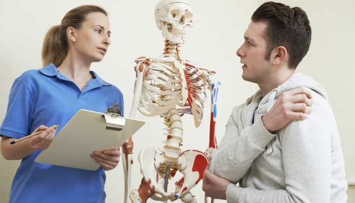 Какво представлява лекарят, лекуващ остеопат?
