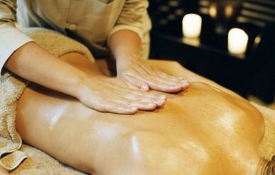 Как да направите масаж от болка в долната част на гърба