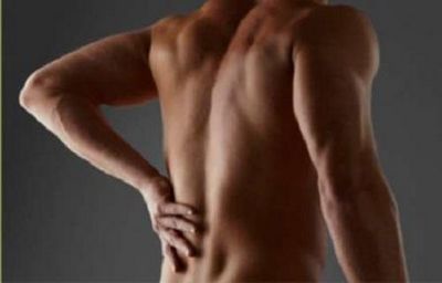 Болка в гърба в долната част на гърба на каузата при мъжете