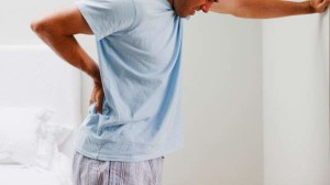 Болка в гърба под гърдите над долната част на гърба