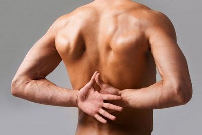 Причината за болката между раменете на гърба