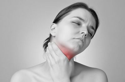 Кой в гърлото се дължи на цервикална остеохондроза
