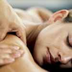 Масаж на раменете: как да масажирате рамото