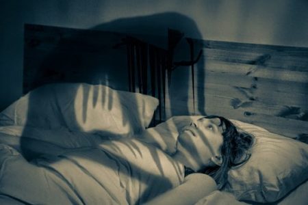 Какво причинява сънна парализа, какво е това и как да се отървете от нея?