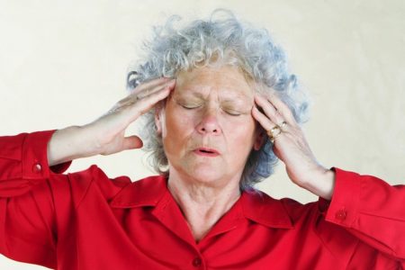 Характерни симптоми и лечение на тремор на главата