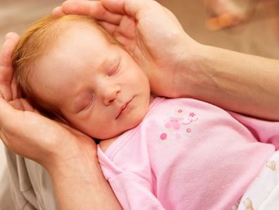 Какви са първите признаци на развитие на церебрална парализа при новородени?