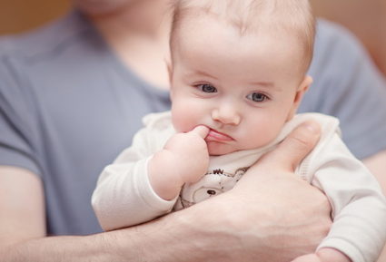 От парезата на лицевия нерв дори новороденото не е осигурено