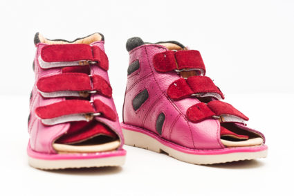 Как да изберем подходящите ортопедични обувки за дете?
