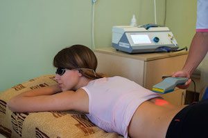 Колко ефективна е лазерната терапия при лечението на остеохондрозата?