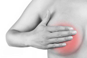 Как остеохондрозата на гръбначния стълб се свързва с дискомфорт в гърдите при жените