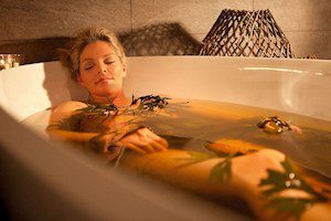 Терапевтични бани за остеохондроза - има ли някакъв смисъл?