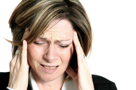 Причини и лечение на главоболие и тремор при цервикална остеохондроза