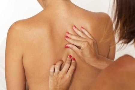 Симптоми, признаци, лечение и първа помощ за остеохондроза на гърдата