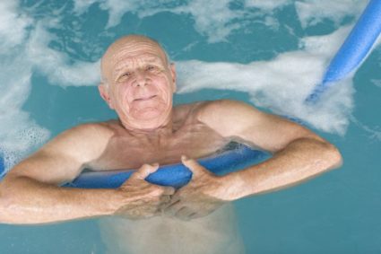 Какви са предимствата на плуването на гърба и в какви случаи е незаменима?