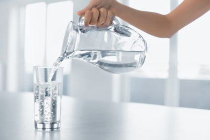 Какви са характеристиките на алкалната вода и какви са индикациите за нейната употреба?