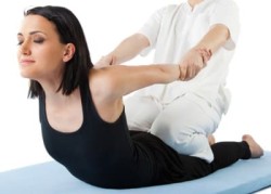 Ръчно лечение на заболявания на гръбначния стълб: как действа?