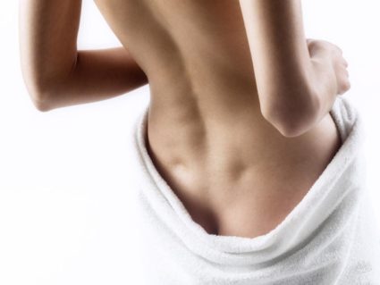 Какво представлява перинеуровата киста на гръбнака на нивото на С2 прешлен?