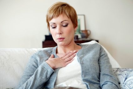 Причините и начините да се отървете от кома в гърлото