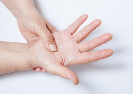 Причини за болка в пръстите на горните крайници