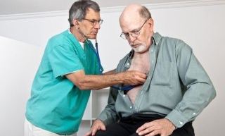 Гръдна болка, локализирана вляво: причините за това състояние и корекцията му