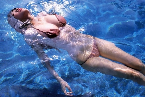 Възможно ли е да плувате с обостряне на цервикалната остеохондроза?