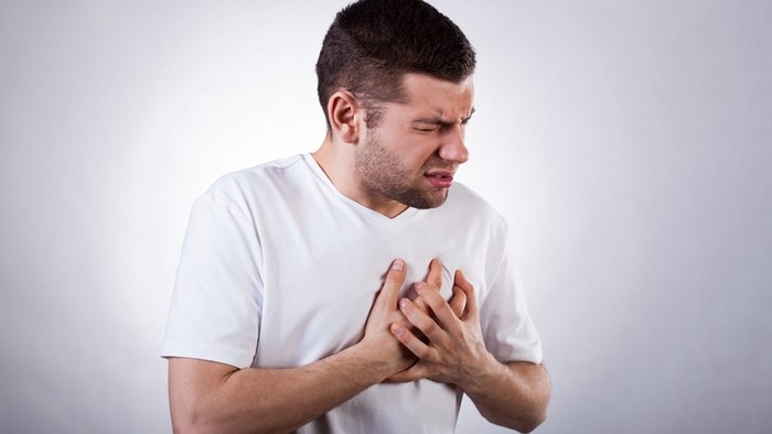 Болка в гърдите: защо възниква и как да се лекува