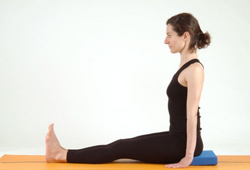 Какви упражнения за йога ще помогнат за премахване на болката в гърба
