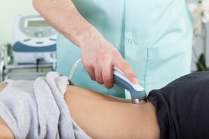 Лазерна терапия на гръбначния стълб и ставите: ползи, цена, обратна връзка от пациента